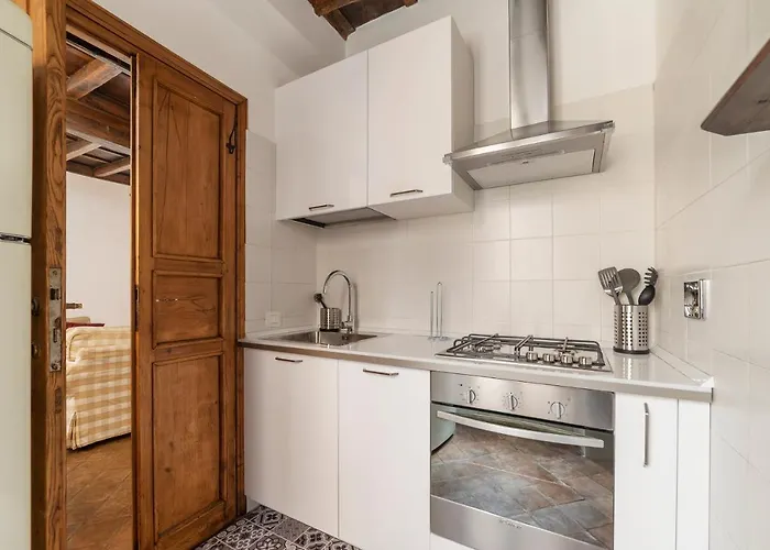 Guesthost - Colosseo & Fori Imperiali Wooden Flat Apartamento *